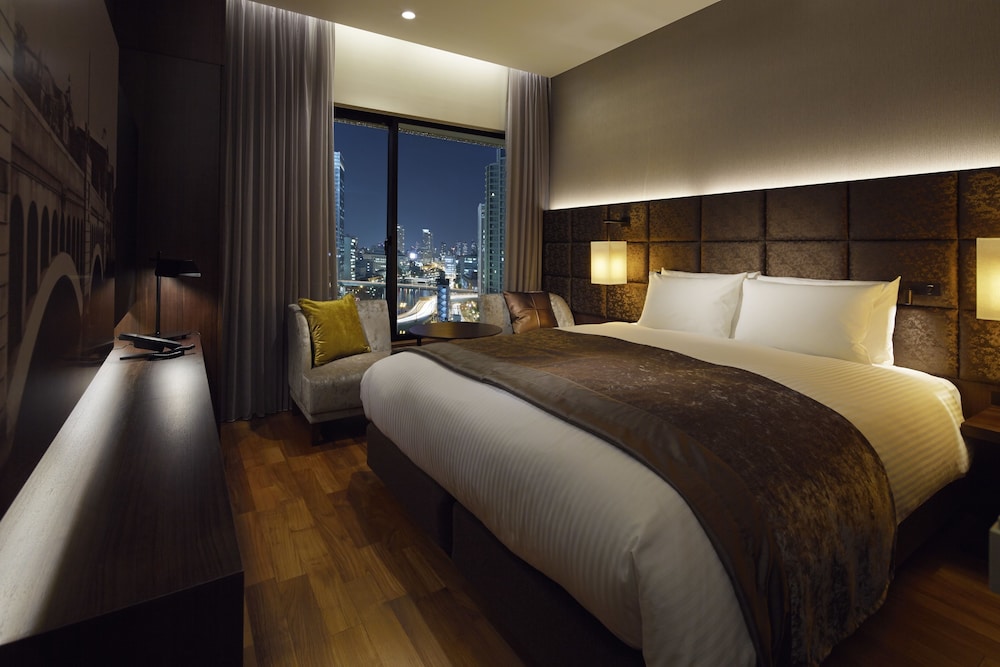 SUPERIOR, QUEEN BED, RIVER VIEW, LOUNGE ACCESS