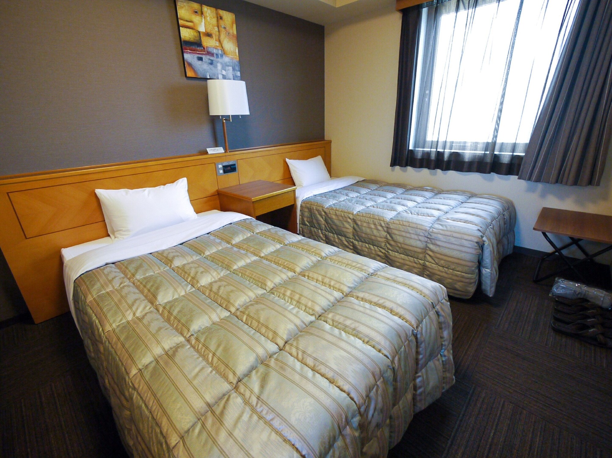 ROOM, TWIN BEDS