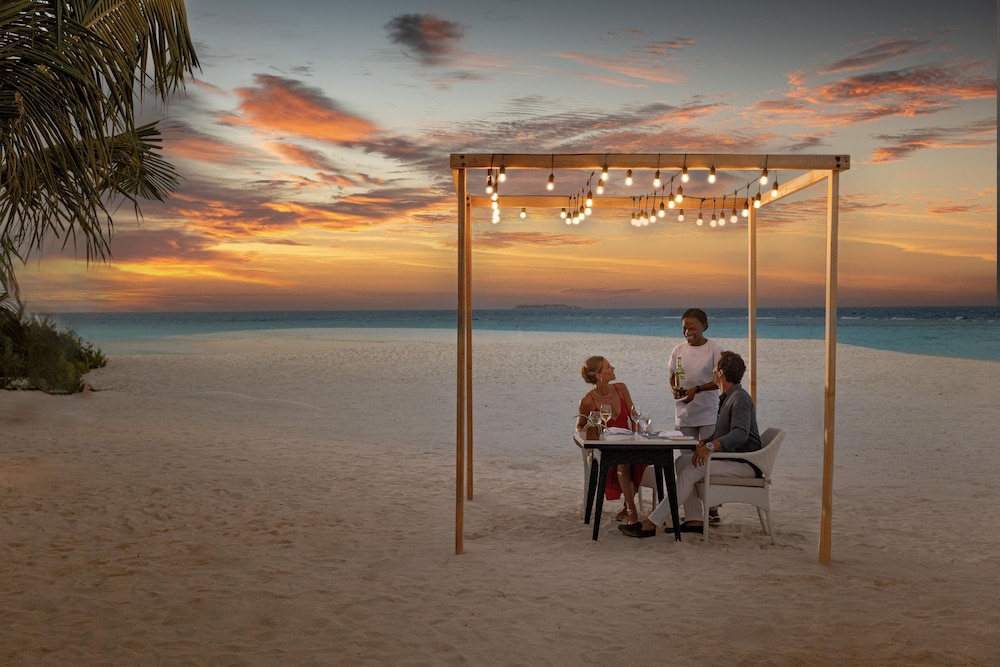 NH Collection Maldives Havodda Resort 75/81