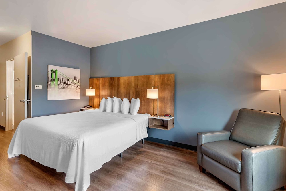 STUDIO, KING BED