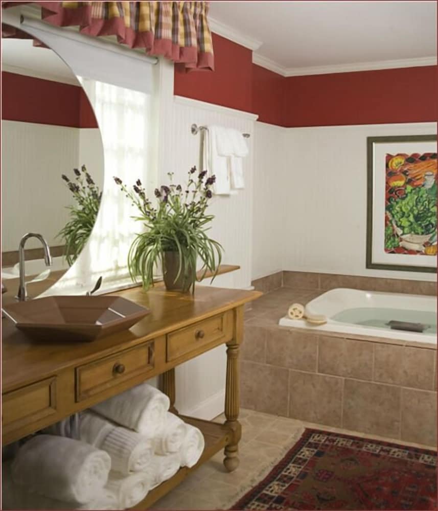 Hydrangea House Inn 11/22