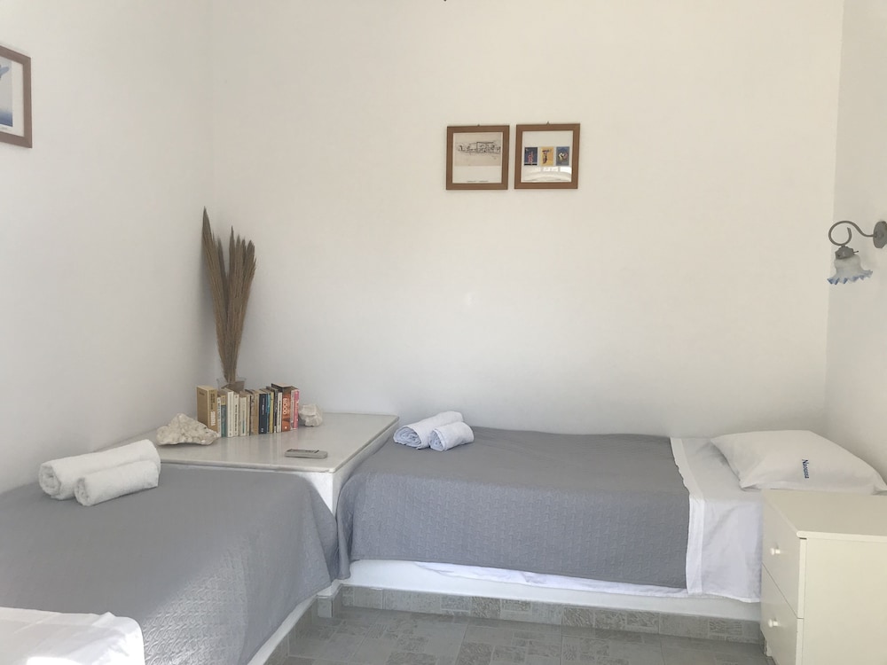2 Bedrooms, Apartment, 1 Double and 3 Single Beds, Sea View