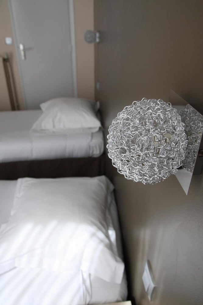 HOTEL PARIS LEGENDRE 6/51