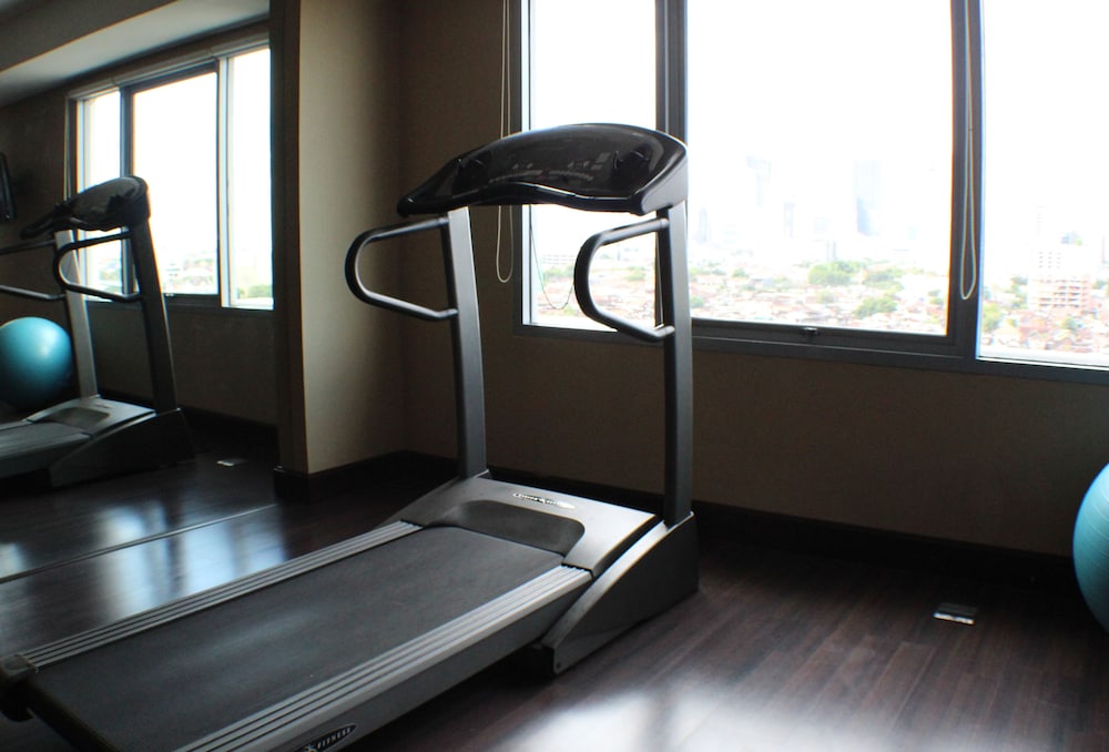 Hotel Santika Pandegiling 36/55
