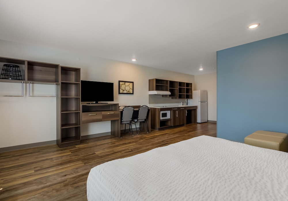Suite, King Bed, Sofa, Accessible
