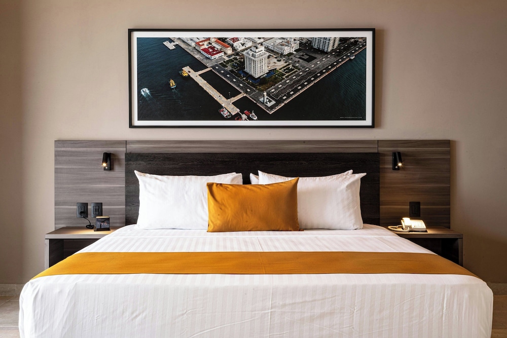 Suite, King Bed, Ocean View, Sofa, Balcony
