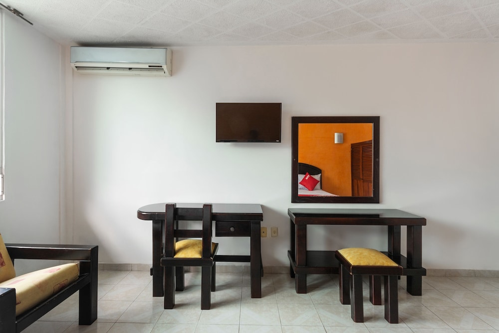 OYO Hotel Casa Blanca 9/35