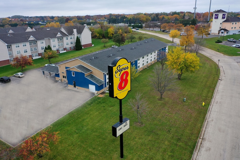 Super 8 By Wyndham Rockford 34/50