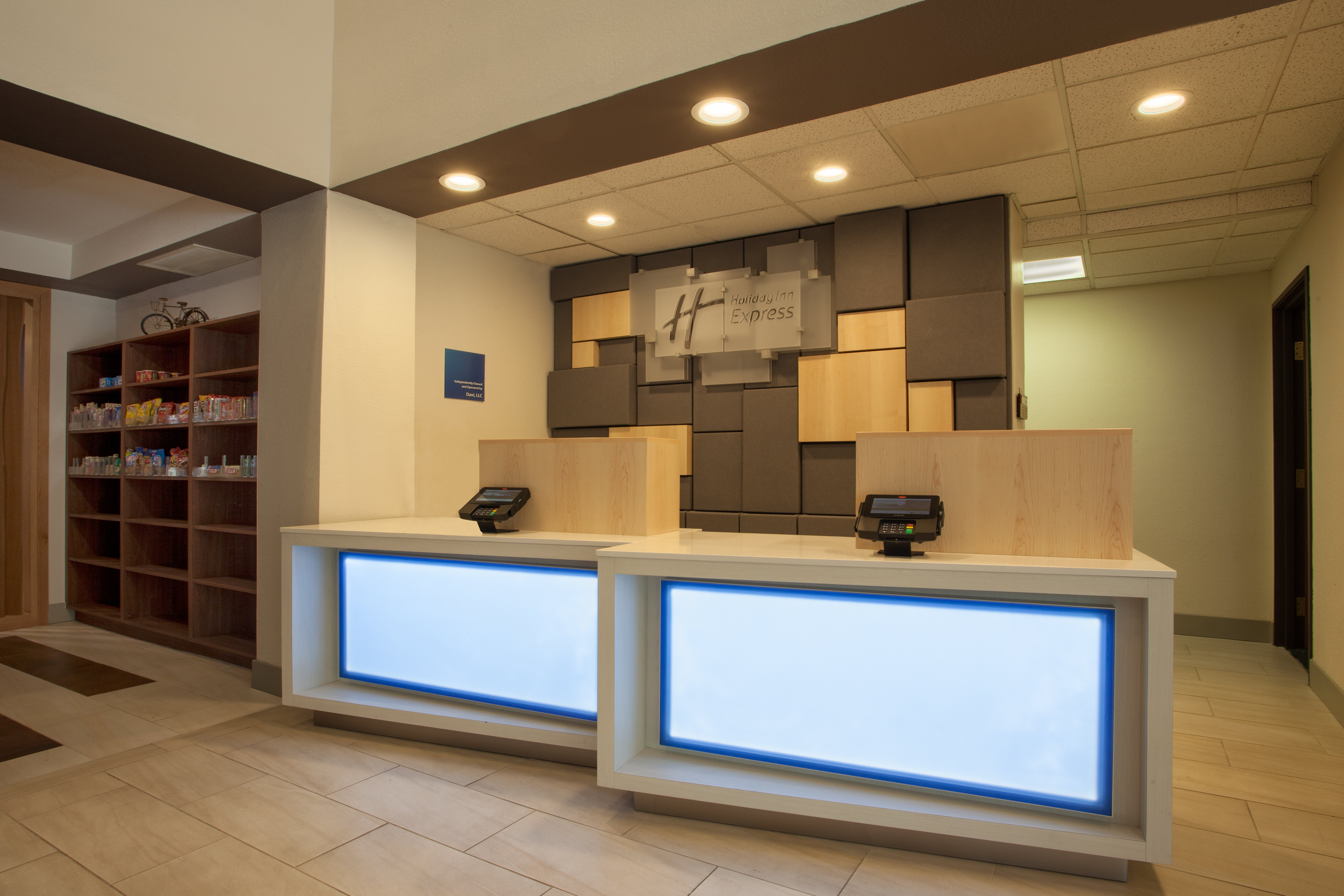 Holiday Inn Express Suites Davis University Area 5/27