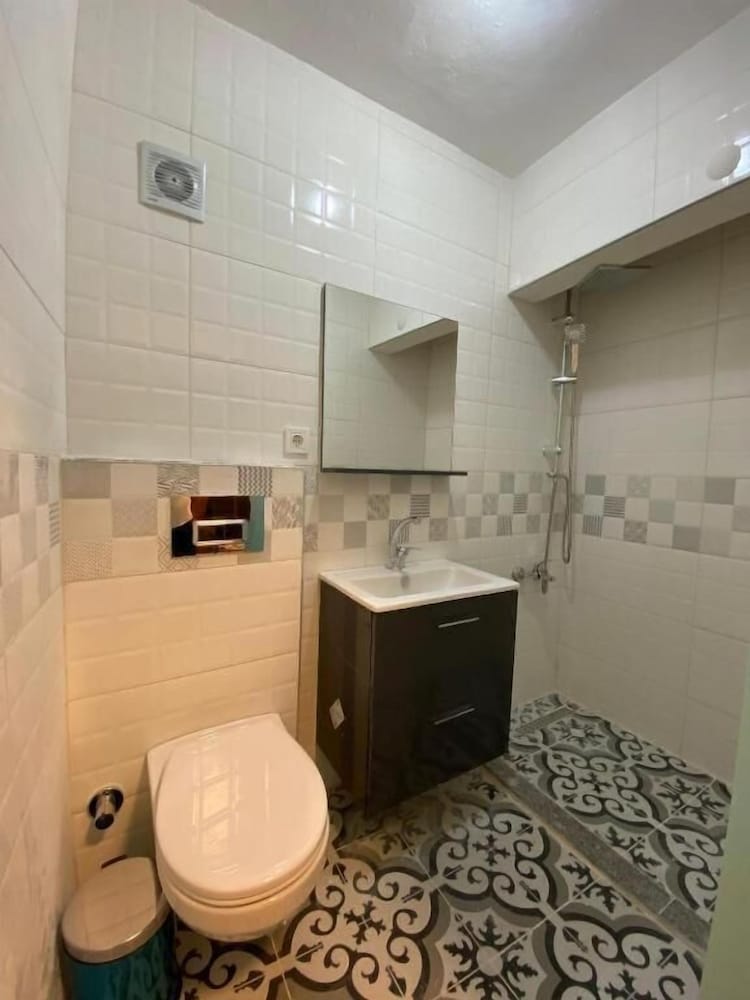 FEMALE DORM, FEMALE ONLY, STANDARD