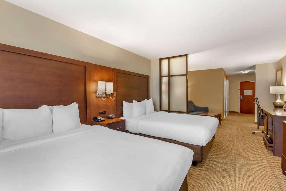 جناح بسريرين كوين لذوي الإعاقة، Comfort Suites Blythe, CA 3/10