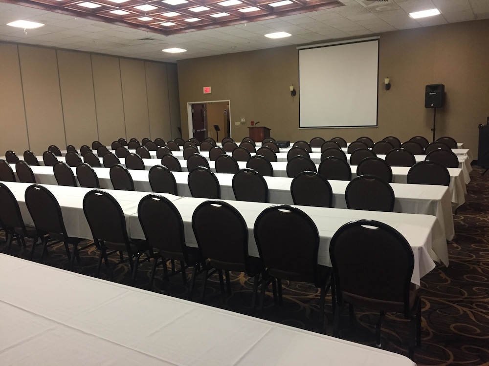 Best Western Plus Brandywine Inn & Suites 37/40