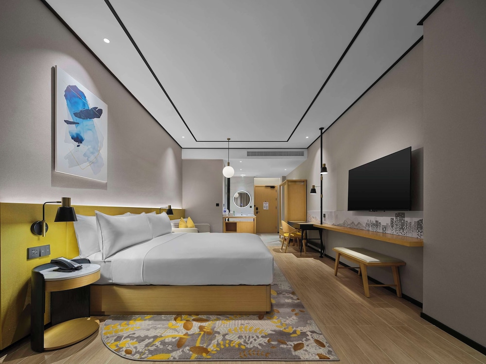 PREMIUM, SUITE, KING BED