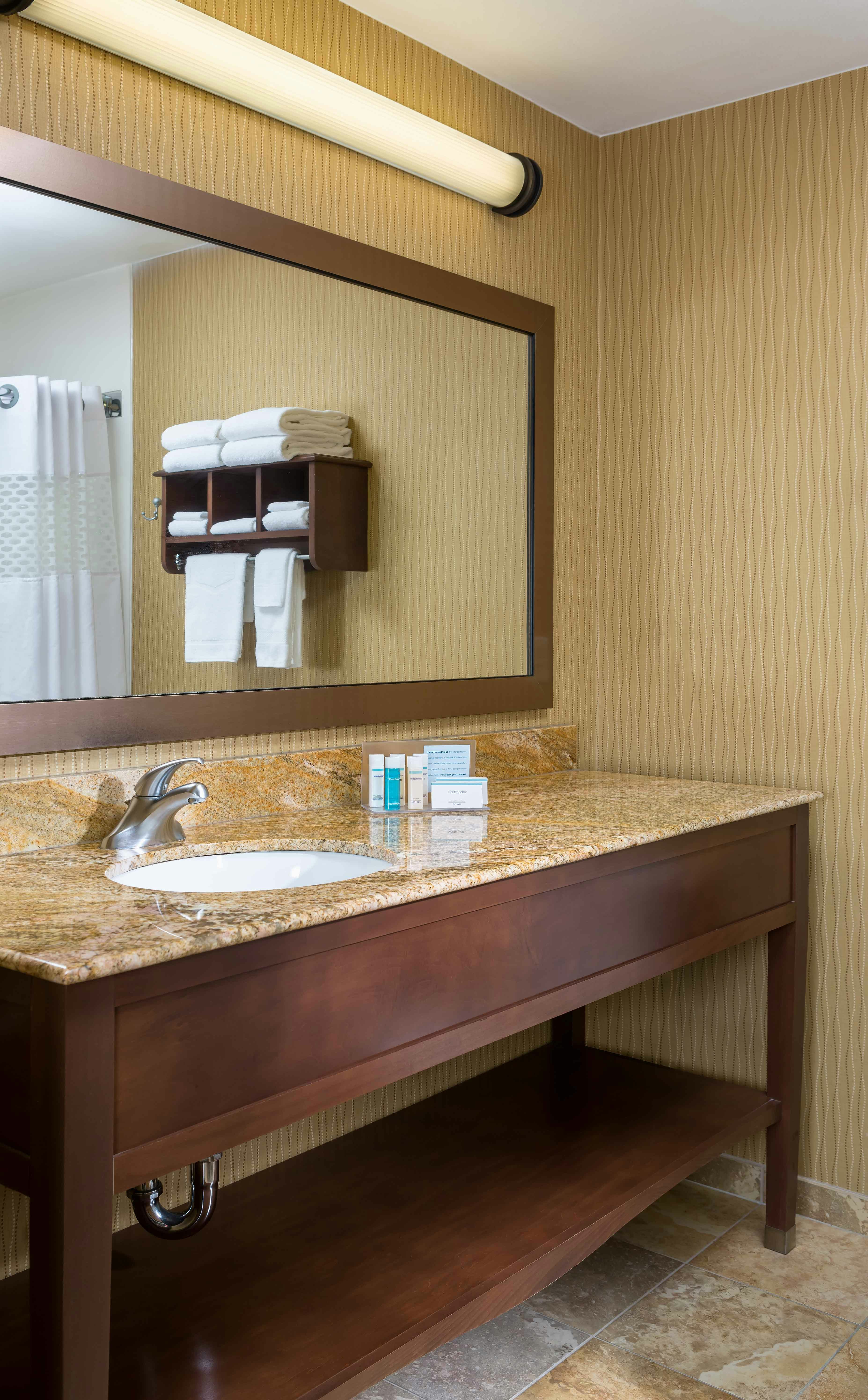 Hampton Inn Zanesville 24/24