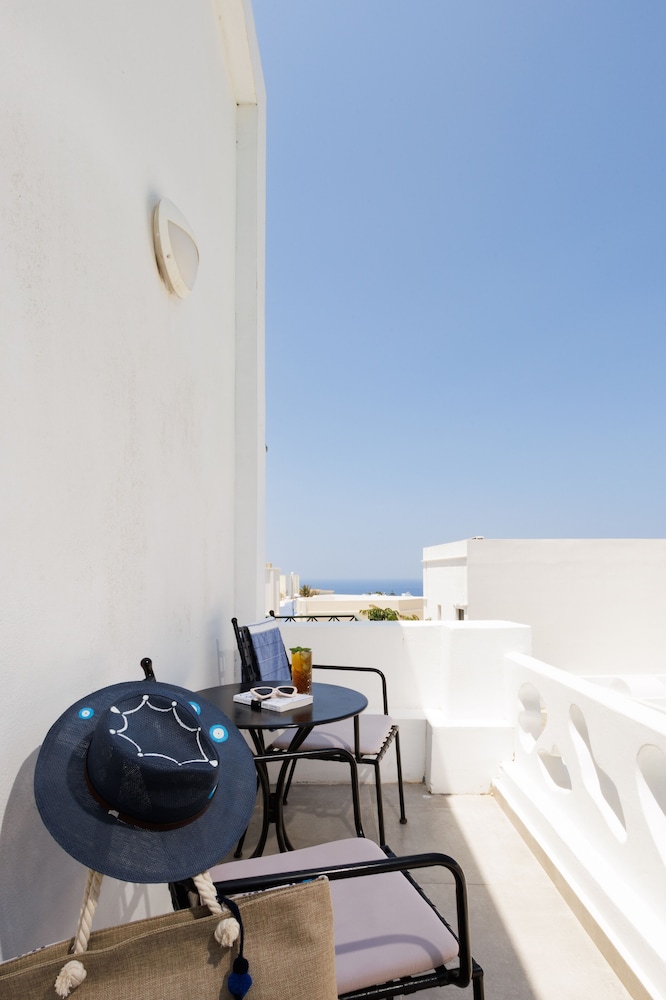 The Museum Project Oia 60/69