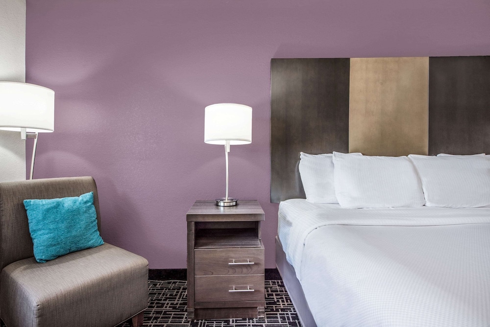 La Quinta Inn & Suites by Wyndham Fairborn Wright-Patterson 19/50