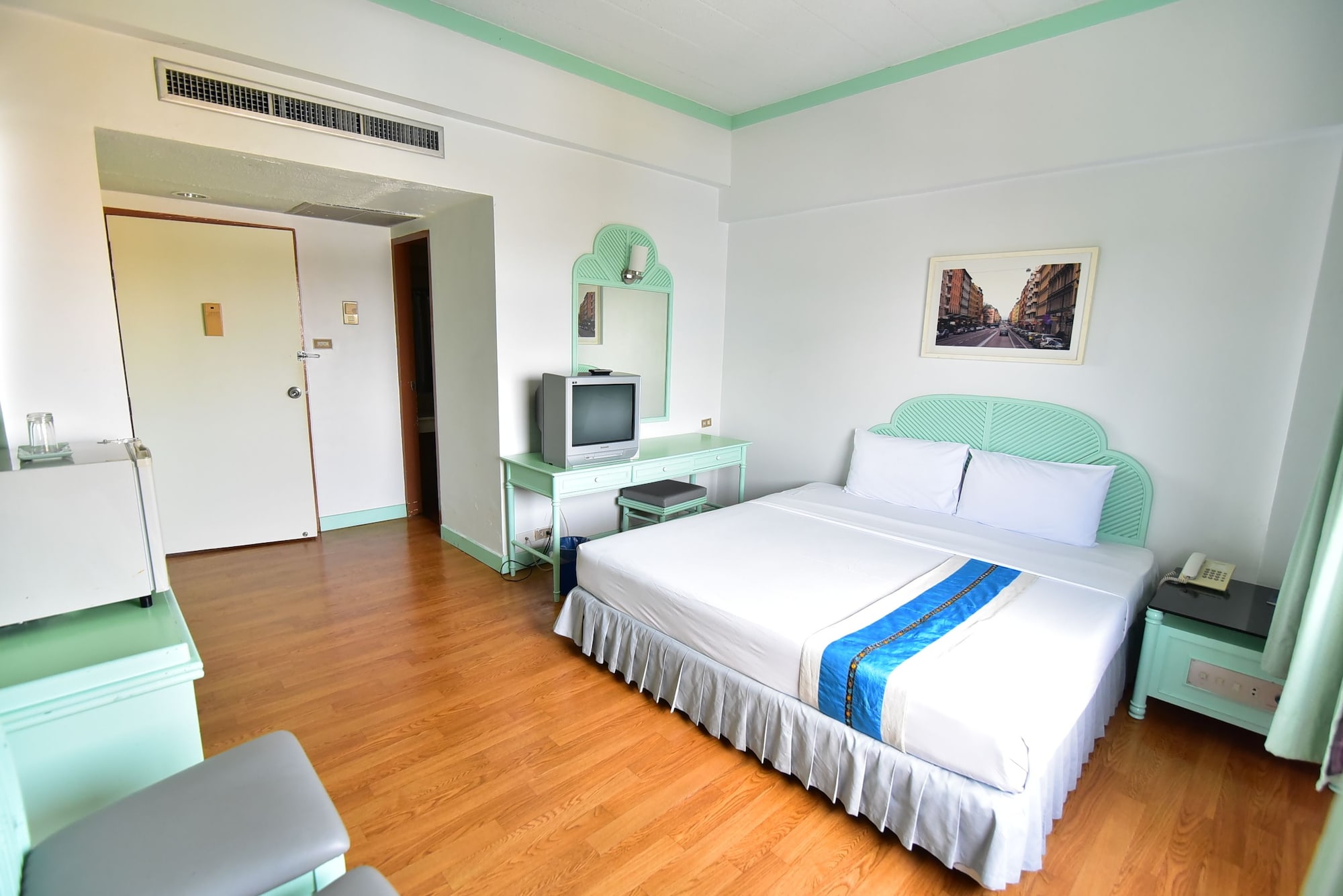 BUSINESS, DELUXE, DOUBLE BED