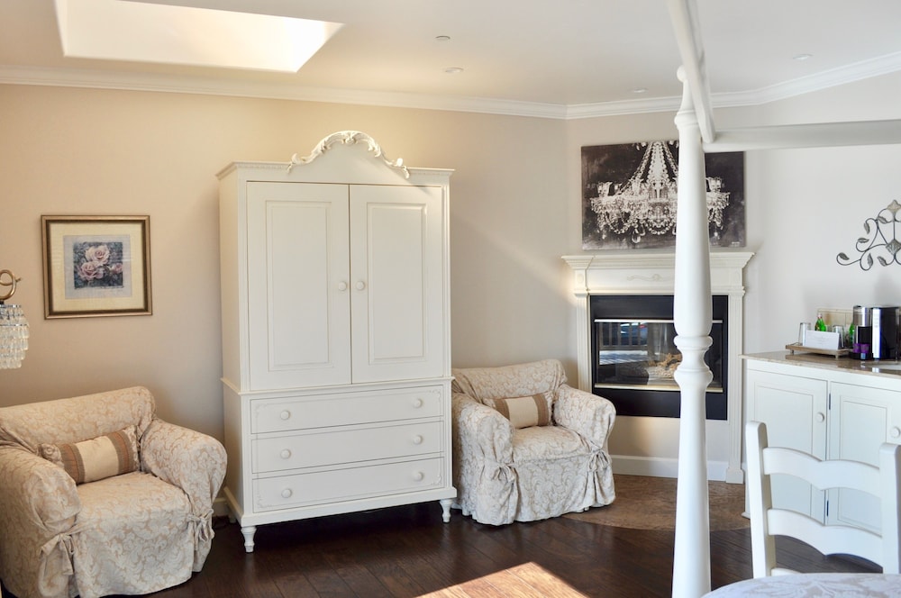 Cayucos Sunset Inn Bed and Breakfast 25/50