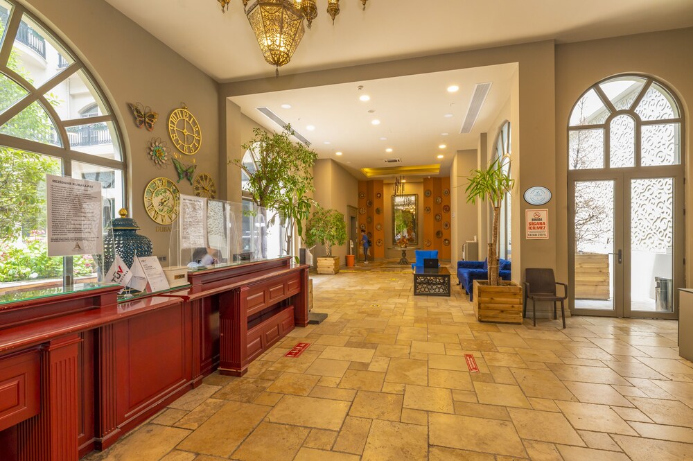 Agora Suites 6/67