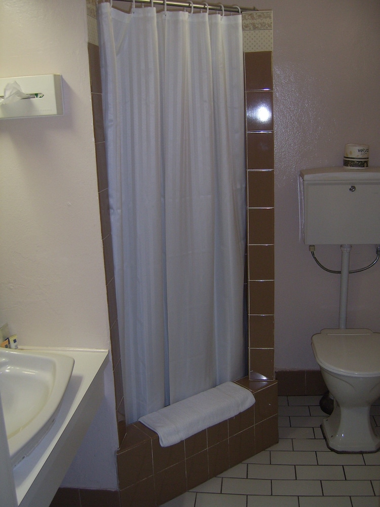 Garden Motor Inn 33/71