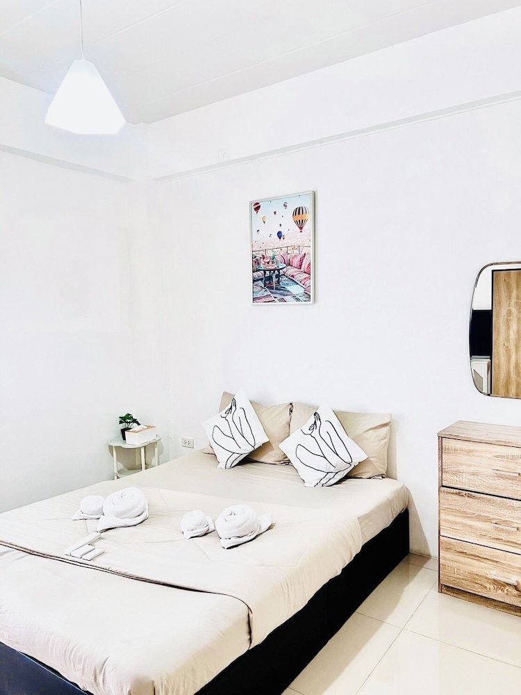 1 BEDROOM, STANDARD, BALCONY