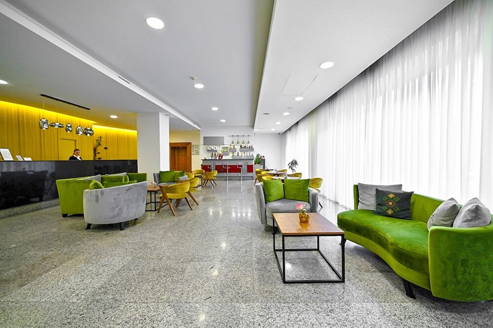 EUROPE HOTEL 34/55