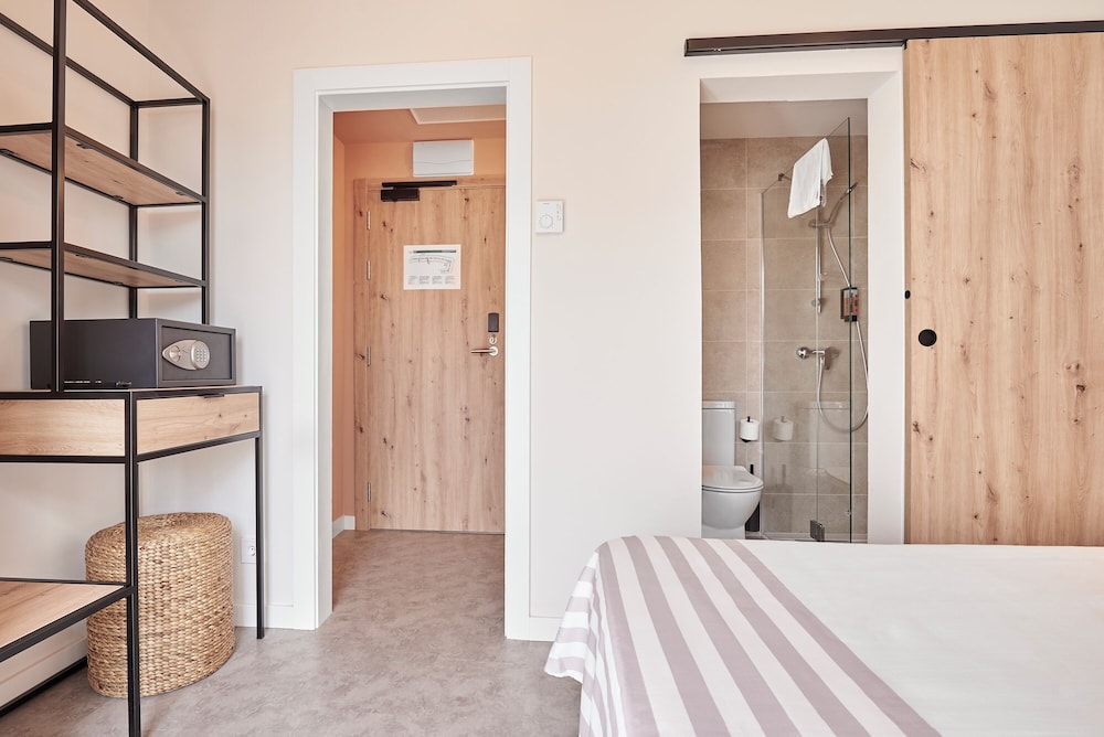 ECONOMY, DOUBLE BED, NO ELEVATOR