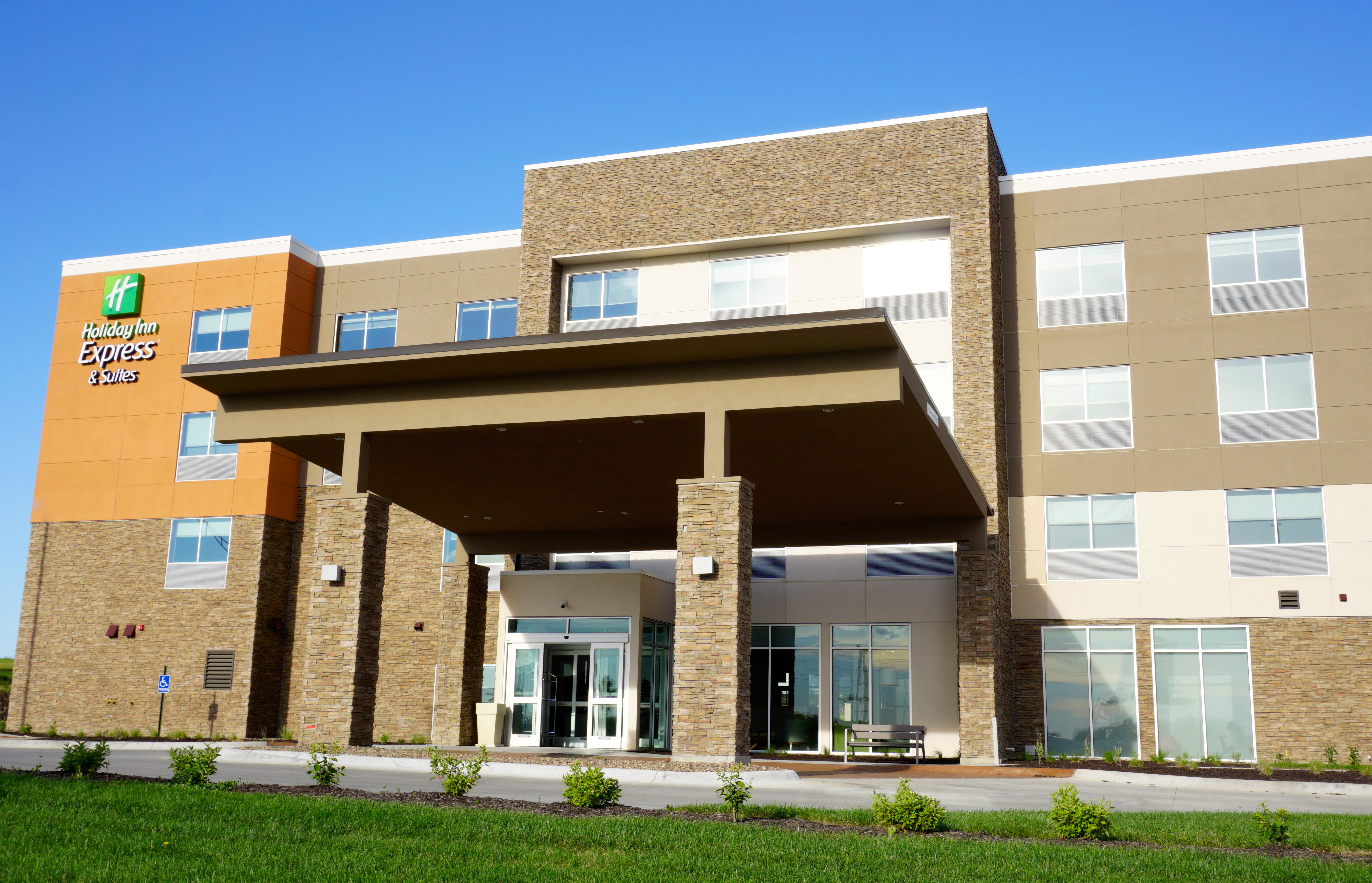 Holiday Inn Express Suites Omaha Millard Area 3/26