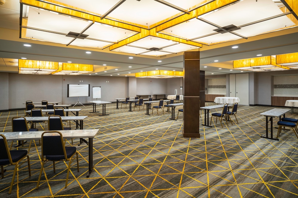 Holiday Inn St. Louis - Creve Coeur 38/45