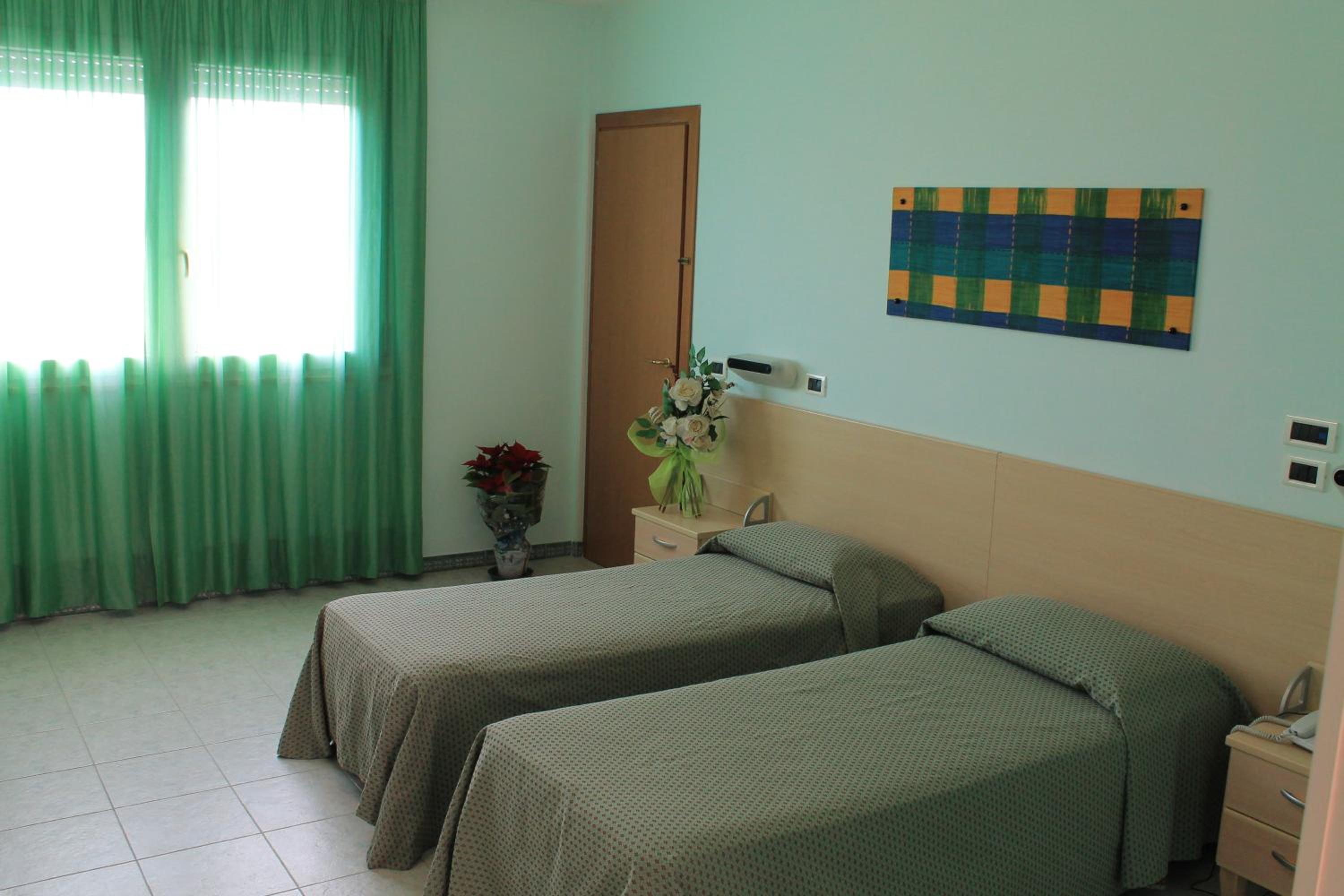 Room, Twin Beds