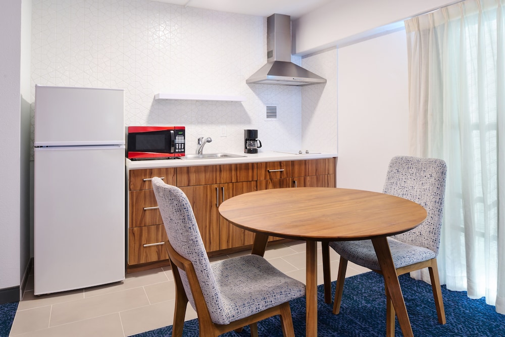 Ilima Hotel 54/63