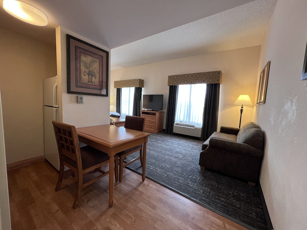 Hyatt House Colorado Springs Airport 17/42