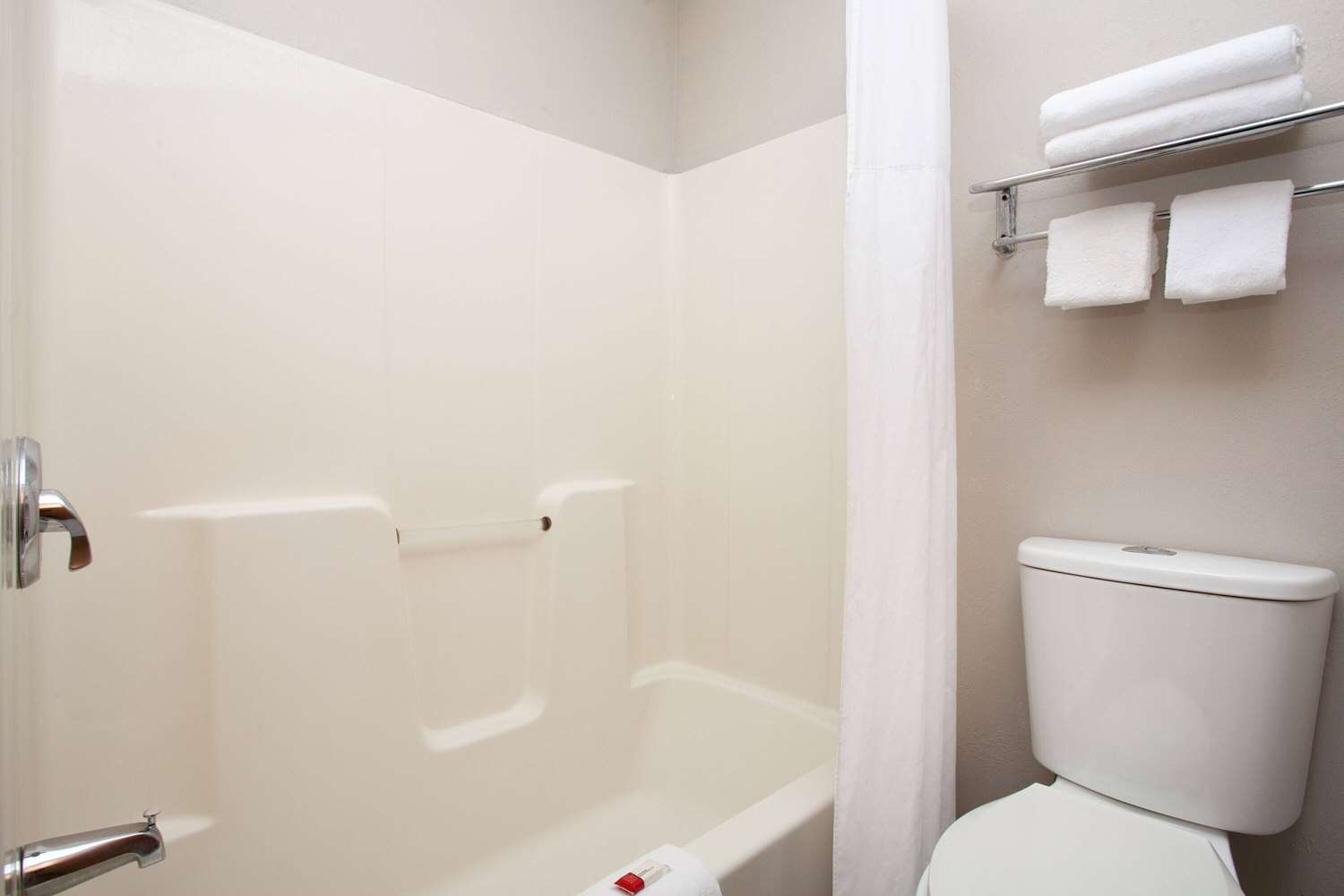 Days Inn by Wyndham Kansas City International Airport 24/29