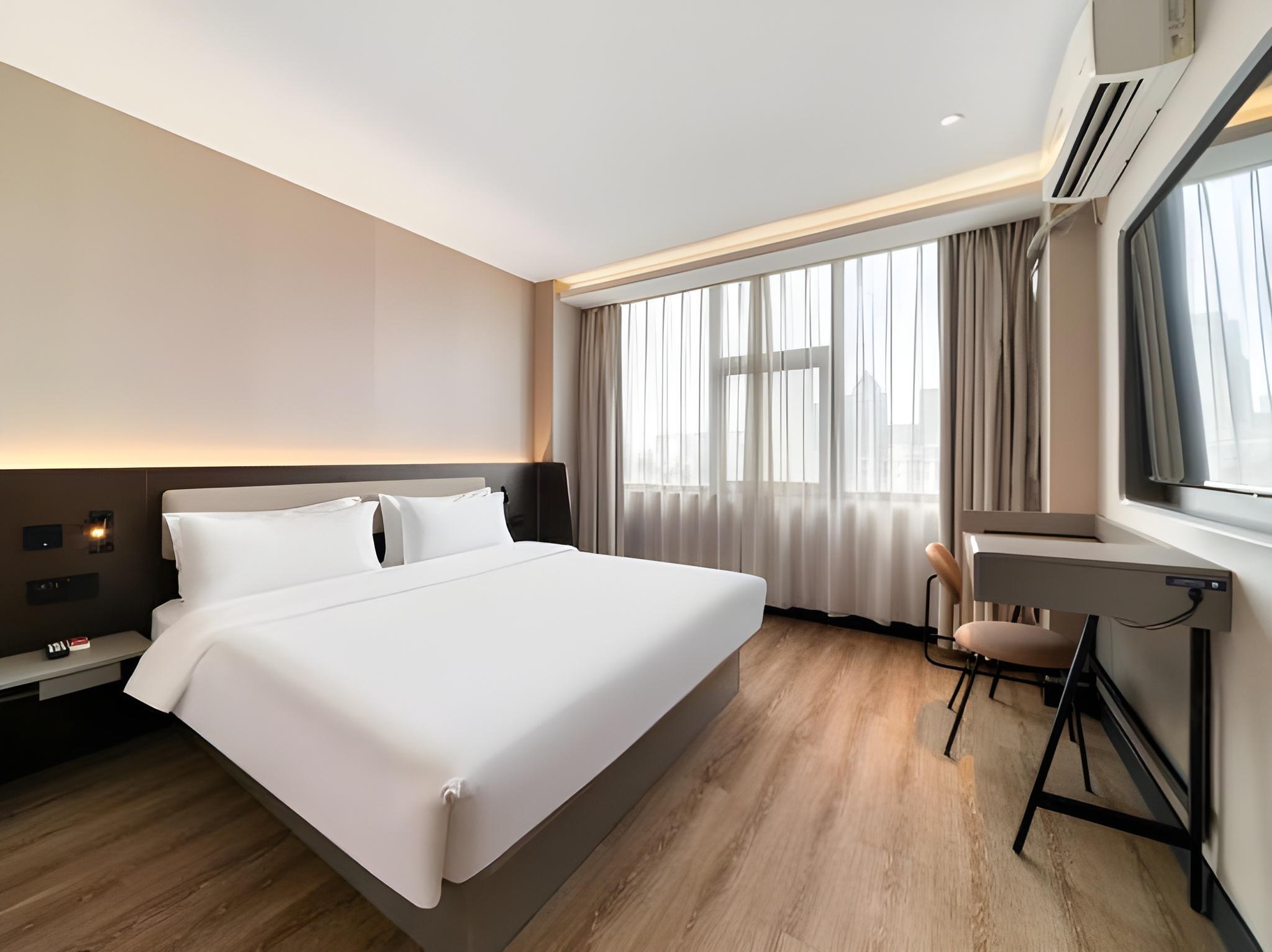 Business, Queen Bed