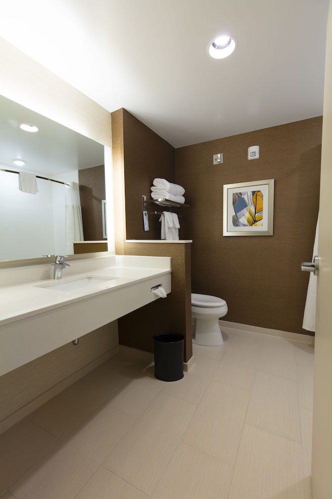 Fairfield Inn And Suites By Marriott Atlanta Woodstock 11/39