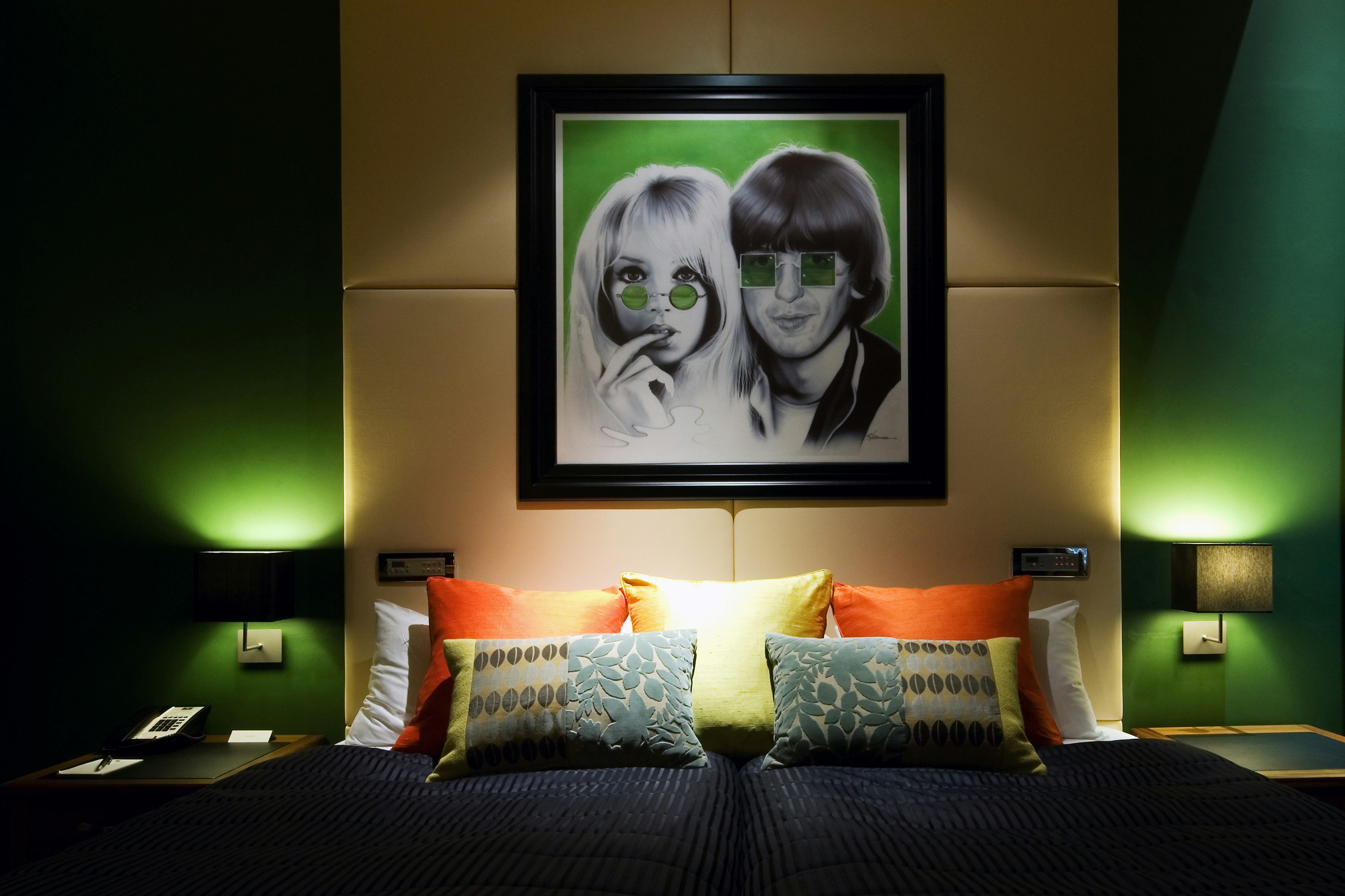 HARD DAYS NIGHT HOTEL 30/50
