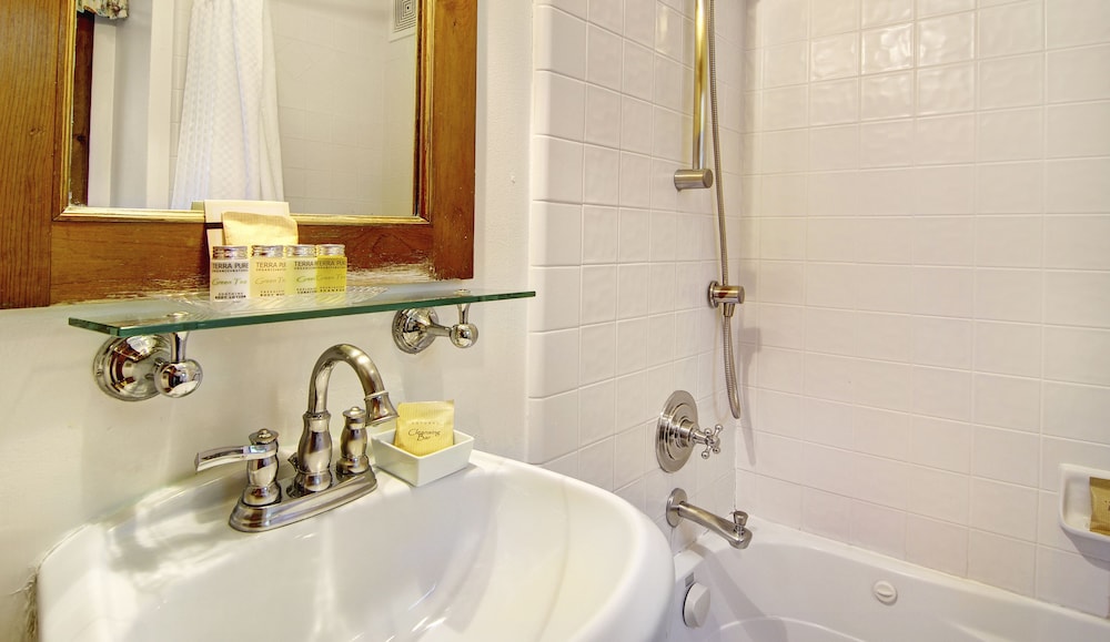 Babbling Brook Inn 69/70