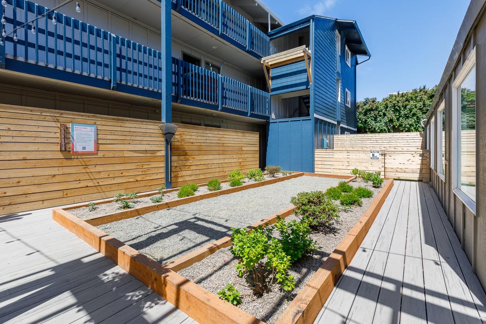 Surfland Hotel 41/44