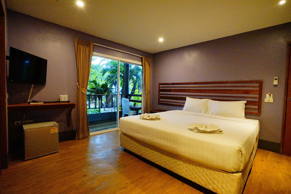 Apple Beachfront Resort 24/69