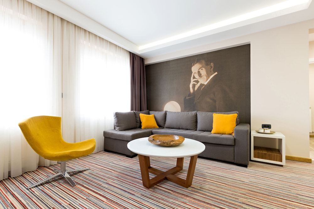 HOTEL TESLA SMART STAY 29/43