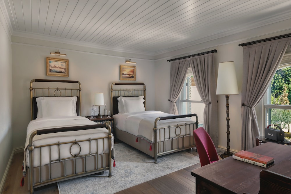 DELUXE, TWIN BEDS