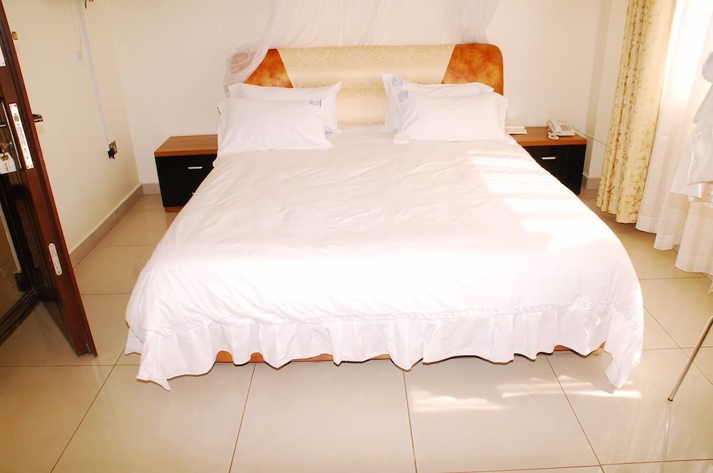 ROOM, DOUBLE BED