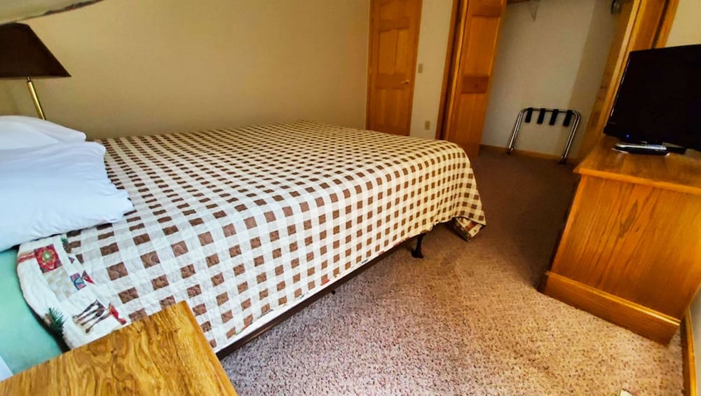 Jasper Ridge Inn Ishpeming 18/75