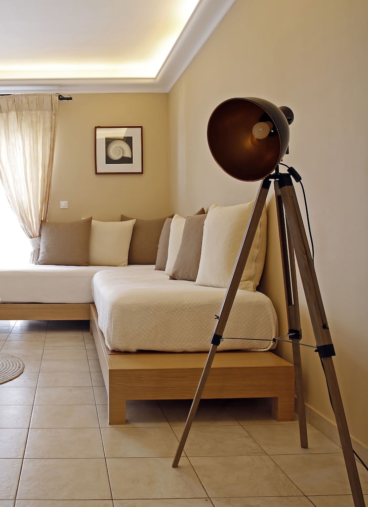 Oasis Beach Hotel Spa 65/76