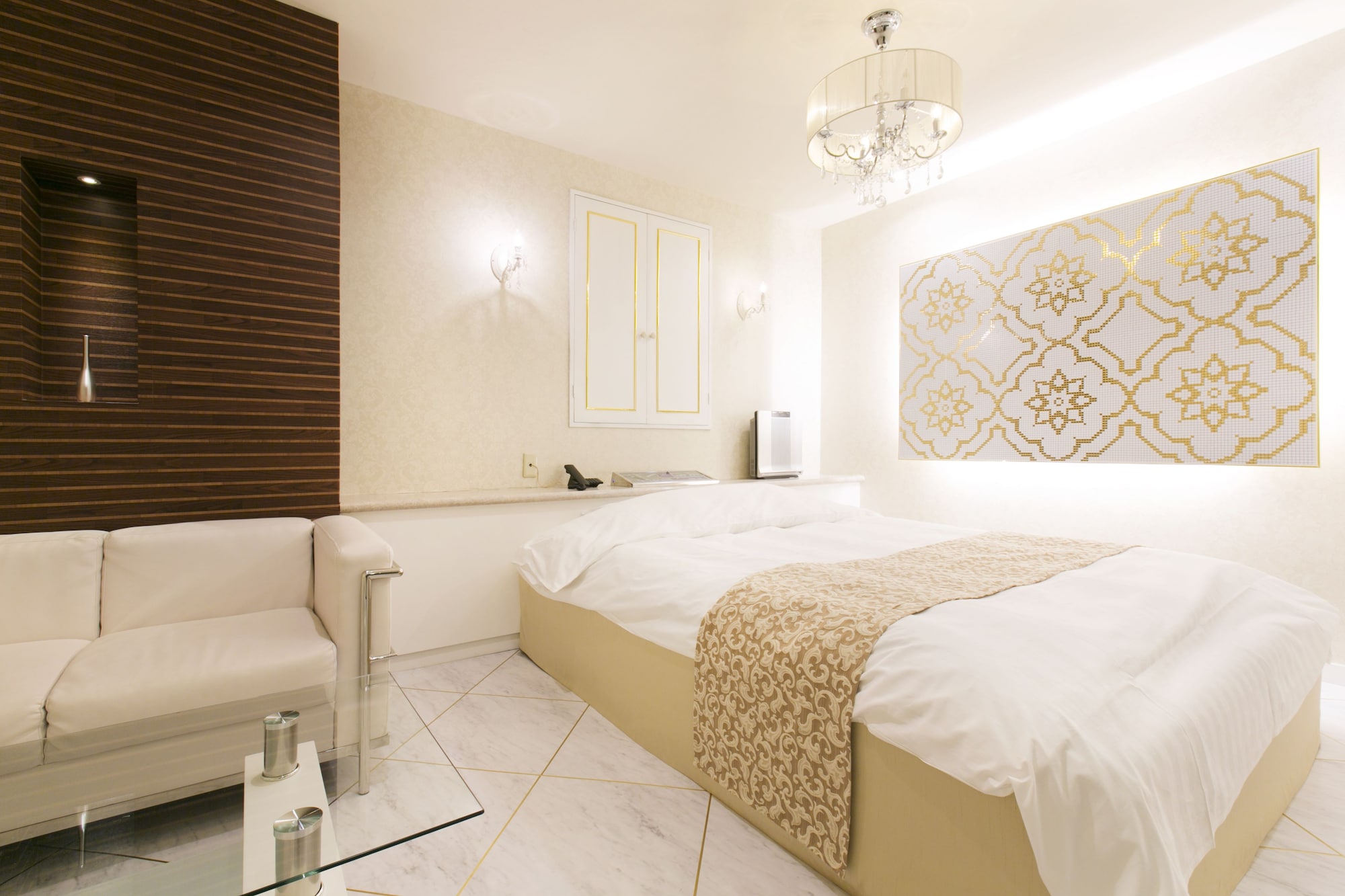 DELUXE, DOUBLE BED
