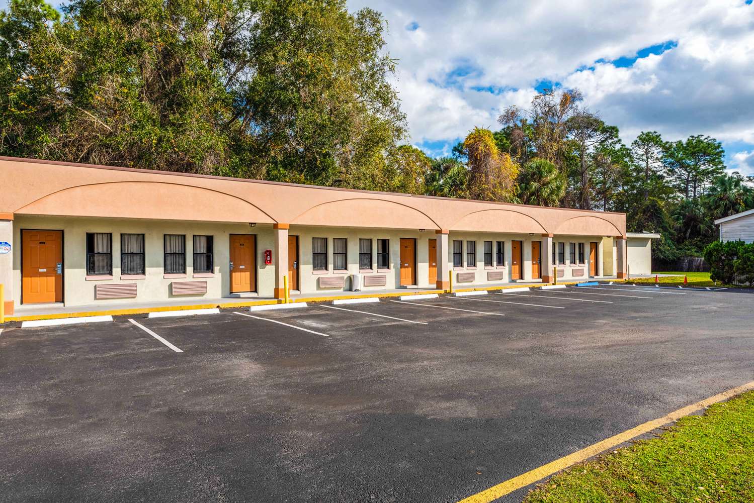 Econo Lodge Crystal River 24/26