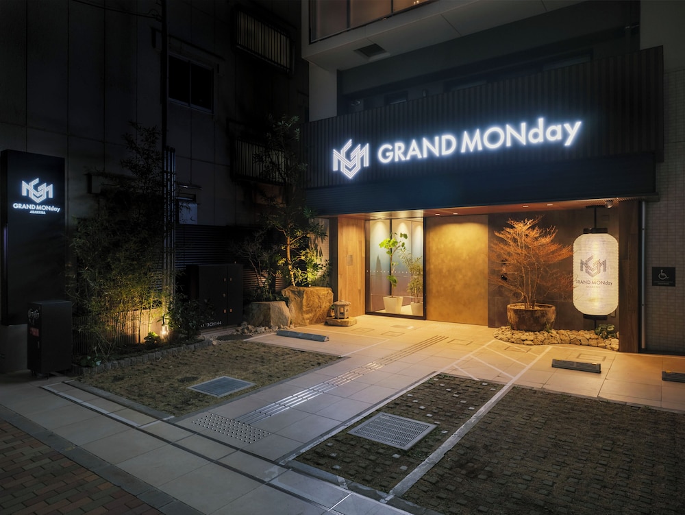 MONday Apart Premium Asakusa 42/45