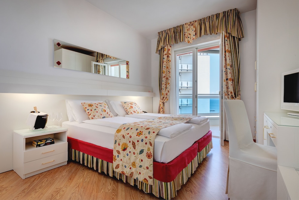 Hotel Cavalieri Palace 5/90