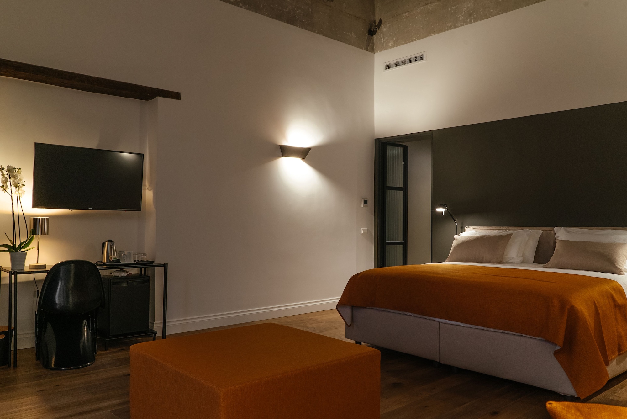 LUXURY, SUITE, KING BED, SOFA, JETTED TUB