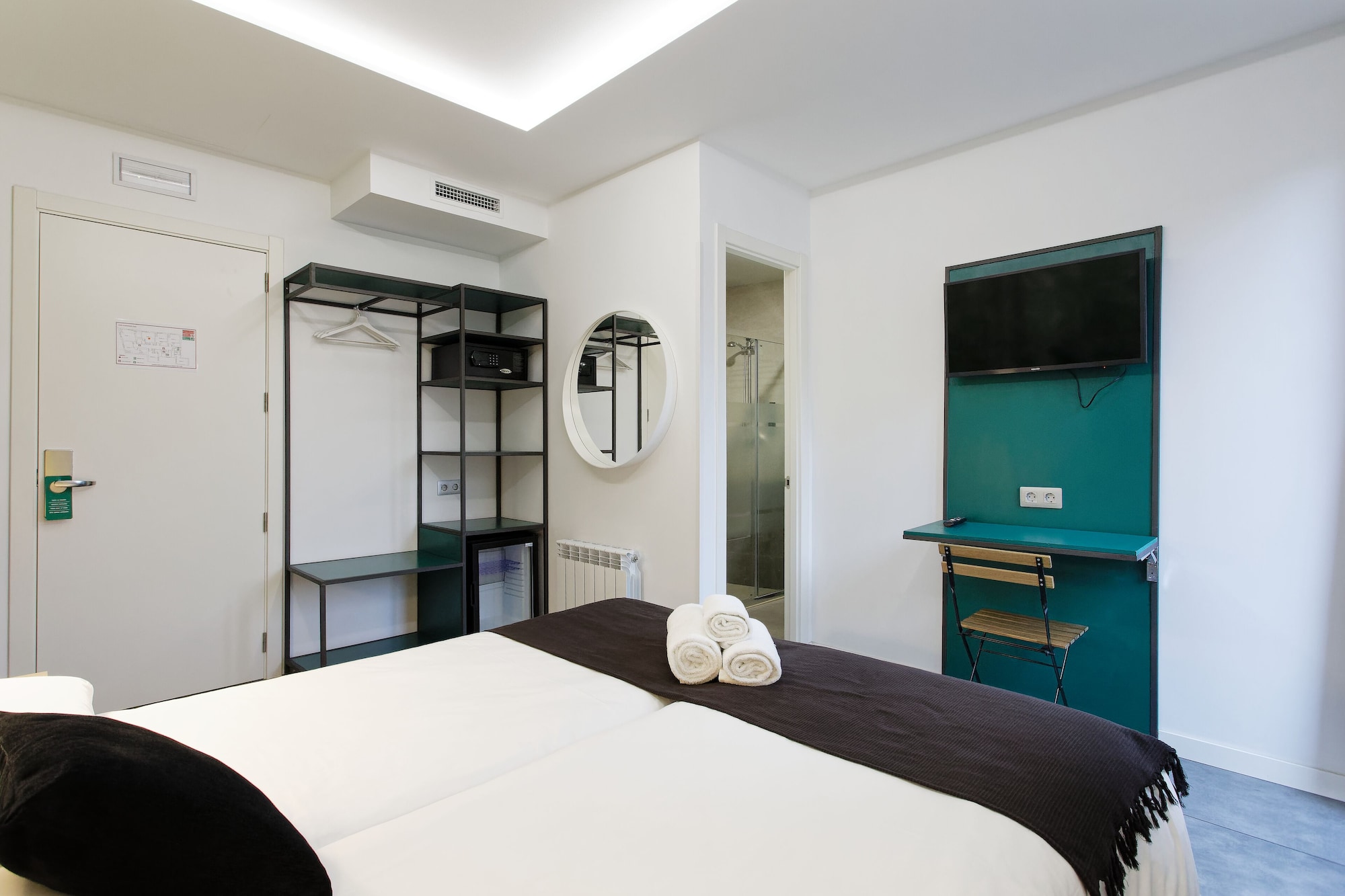 SUPERIOR, TWIN BEDS, CITY VIEW